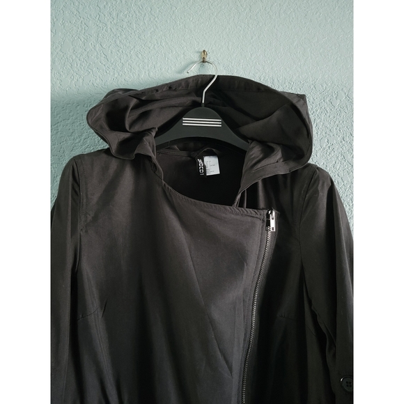 H&M (Divided) | Asymmetric Zip Hooded Jacket - Picture 2 of 11